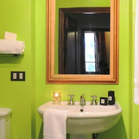 Sleeps 22 Pool Air Con